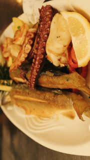 Der Sommer geht zwar langsam zu Ende, aber bei uns könnt ihr noch bis Ende Oktober die Köstlichkeiten unserer Küche im herrlichen Ambiente genießen - Wir freuen uns auf euch!